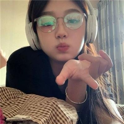 草裙诱春